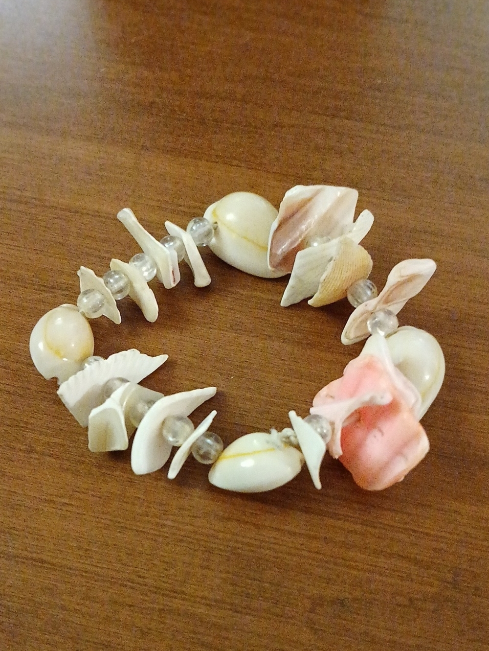 Natural Shell Bead Stretch Bracelet in Cream & Pink
